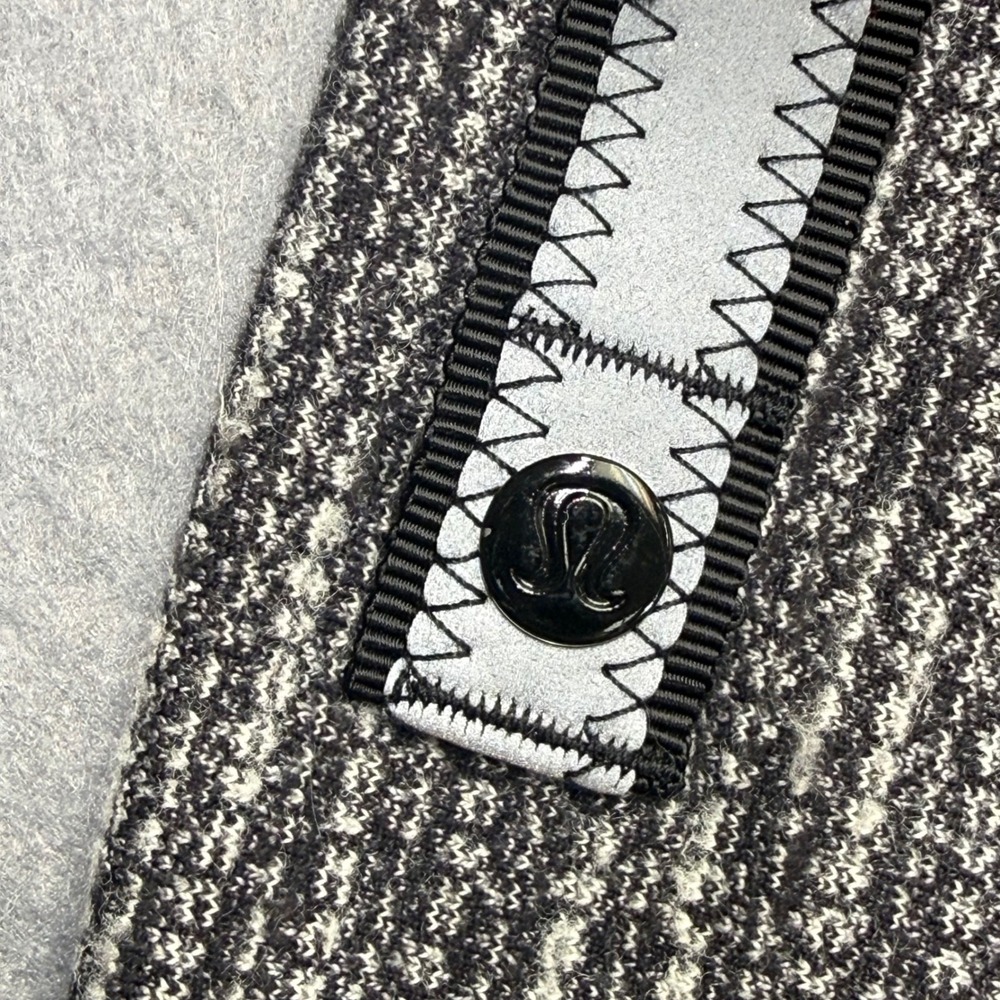 Lululemon Gray Heathered Knit Neck Warmer Gaiter Reflective‎ Snap Button